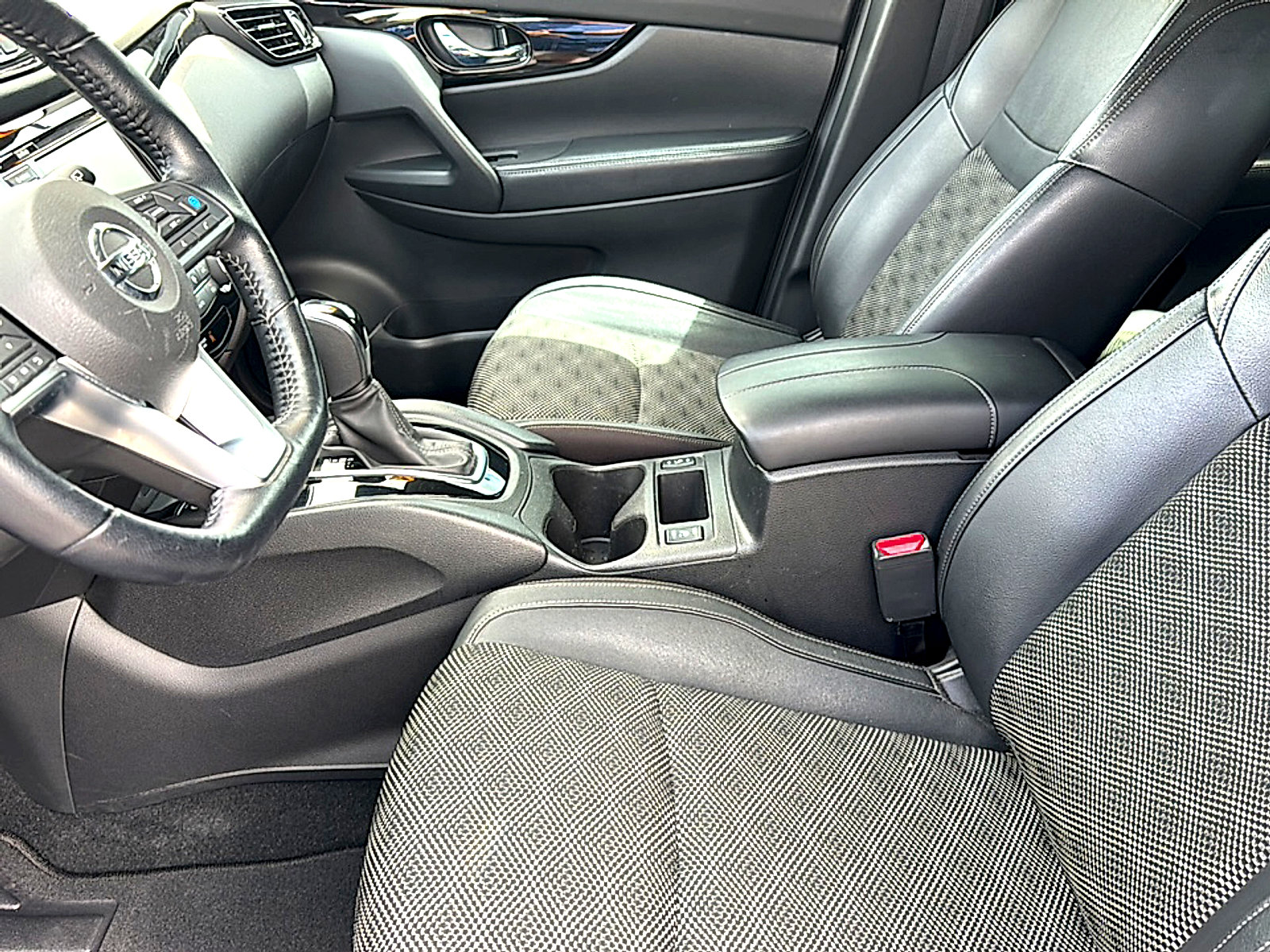 Used 2022 Nissan Rogue Sport SV w/ Technology Package FWD image 13