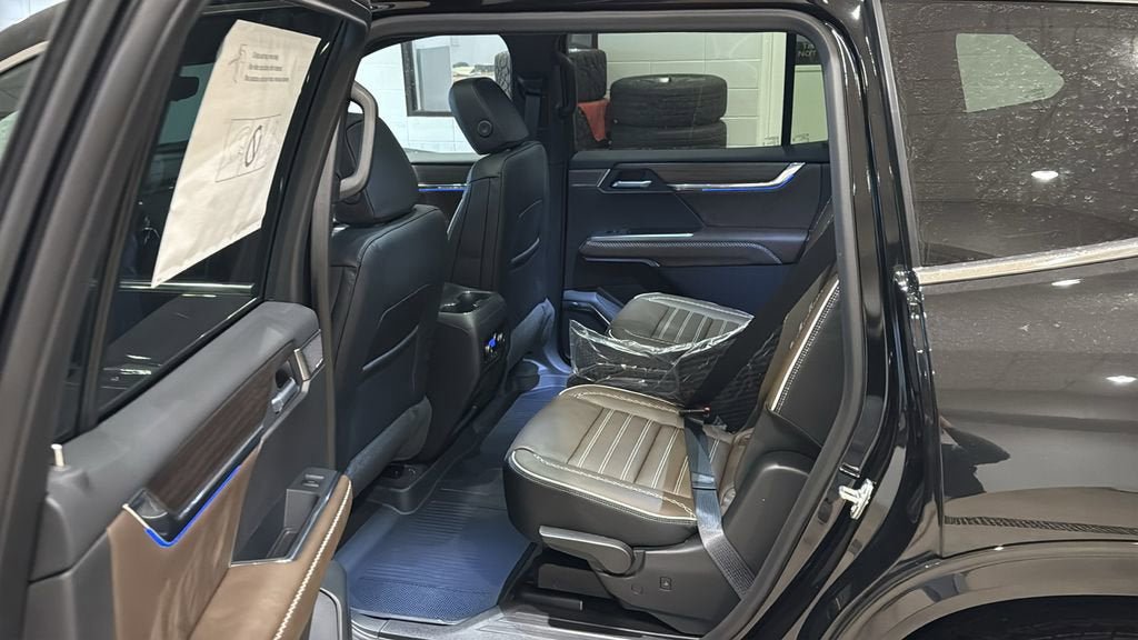 New 2026 GMC Acadia Denali Ultimate w/ LPO, Floor Liner Package AWD/4WD image 20