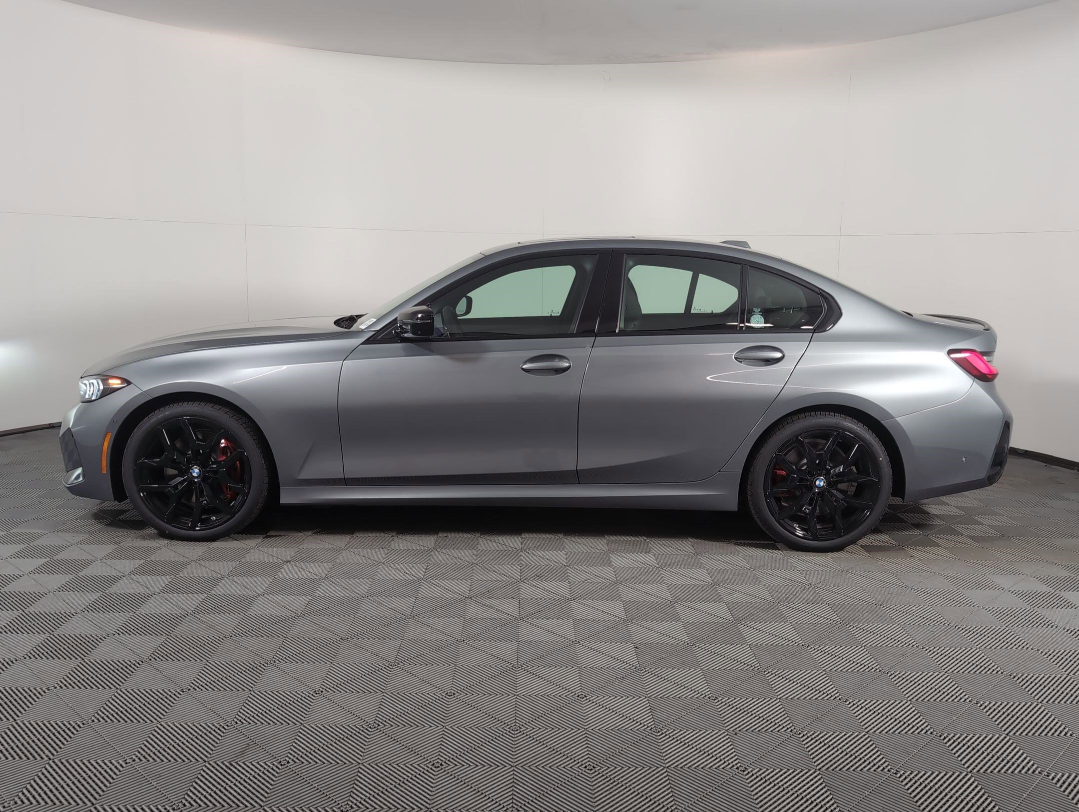 Used 2026 BMW 330i Sedan w/ M Sport Package image 2