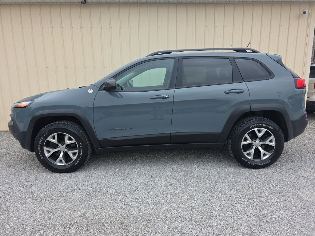 Used 2014 Jeep Cherokee Trailhawk w/ Comfort/Convenience Group AWD/4WD image 12