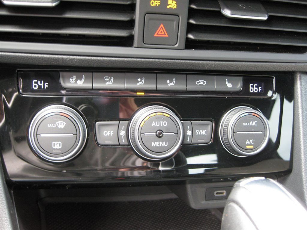 Used 2021 Volkswagen Jetta R-Line w/ R-Line Cold Weather Package image 17