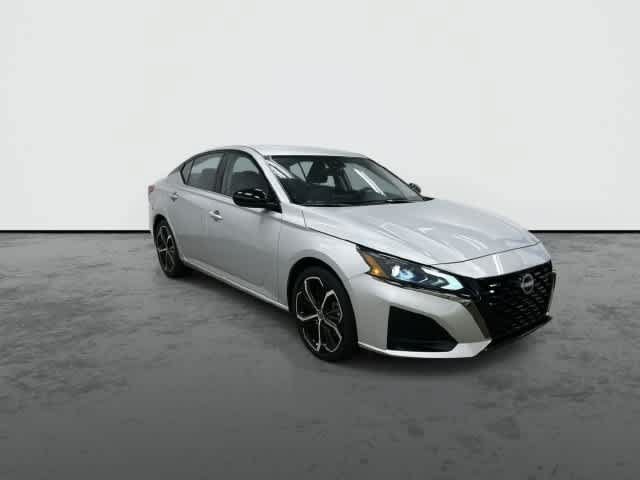 Used 2025 Nissan Altima 2.5 SR FWD image 6