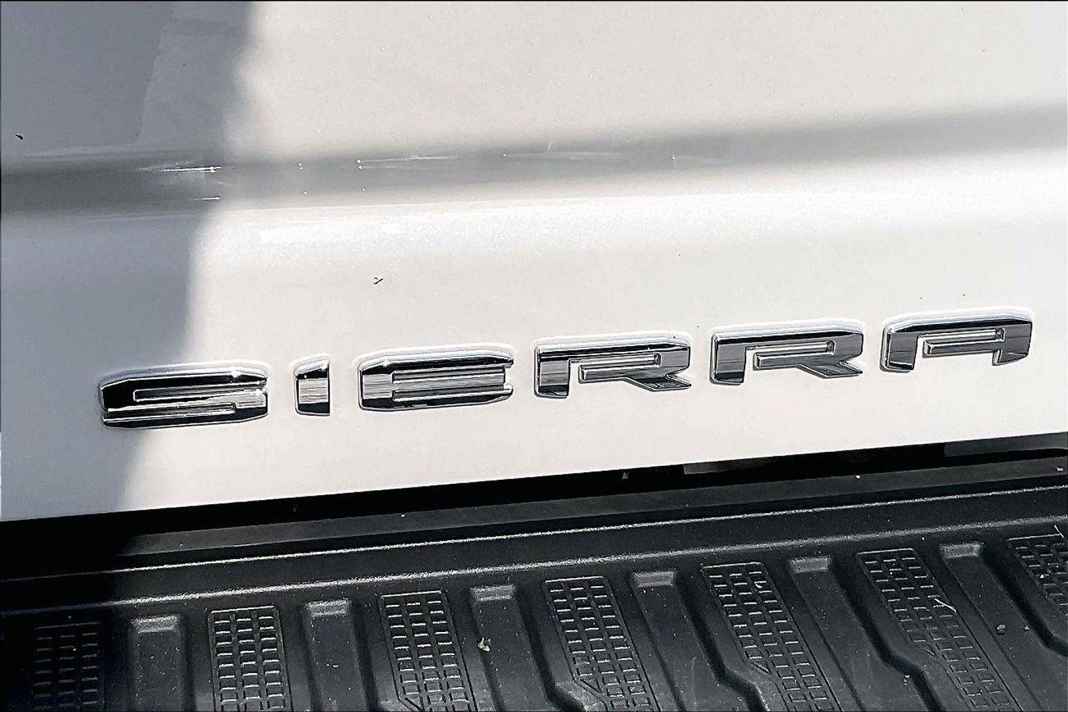 Used 2024 GMC Sierra 2500 Denali Ultimate AWD/4WD image 9