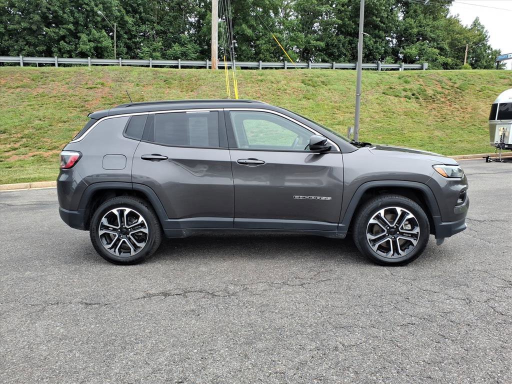 Used 2024 Jeep Compass Limited AWD/4WD image 2