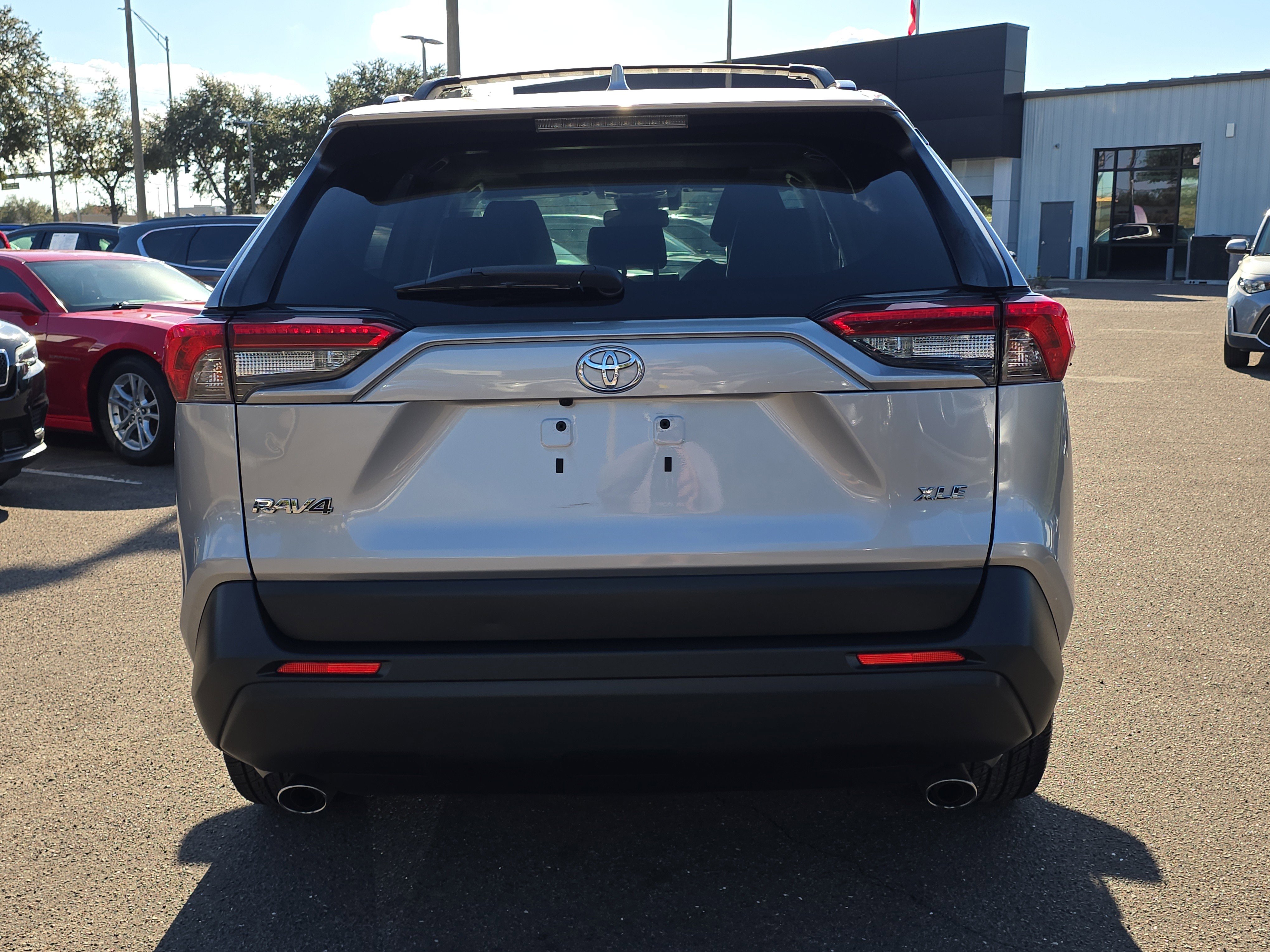 Used 2020 Toyota RAV4 XLE Premium image 7