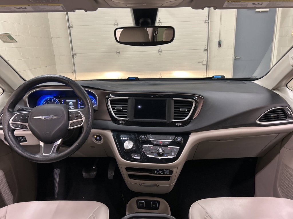 Used 2021 Chrysler Voyager Lxi image 17