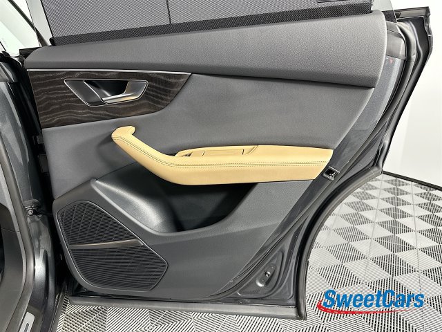 Used 2025 Audi Q8 Prestige AWD/4WD image 44