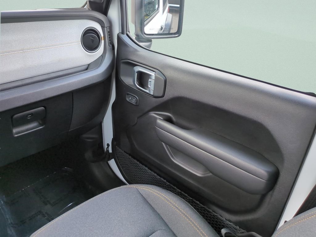Used 2025 Jeep Wrangler Sport image 16