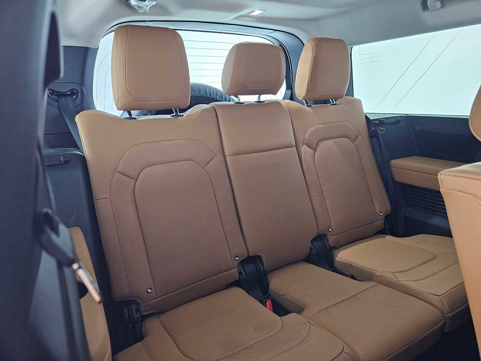 Used 2023 Land Rover Defender 130 First Edition image 13