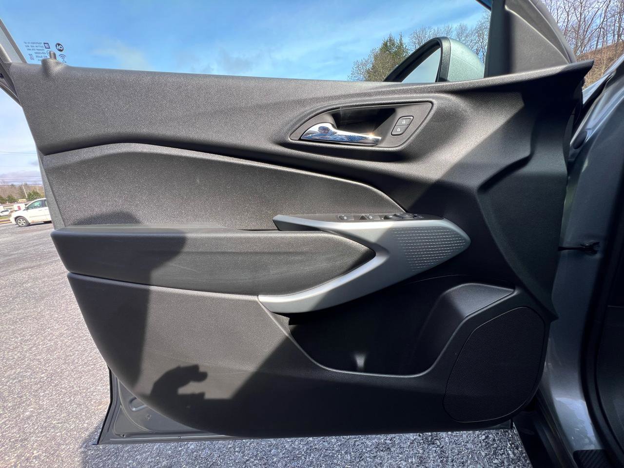 Used 2024 Chevrolet Trax LS w/ LS Convenience Package image 19