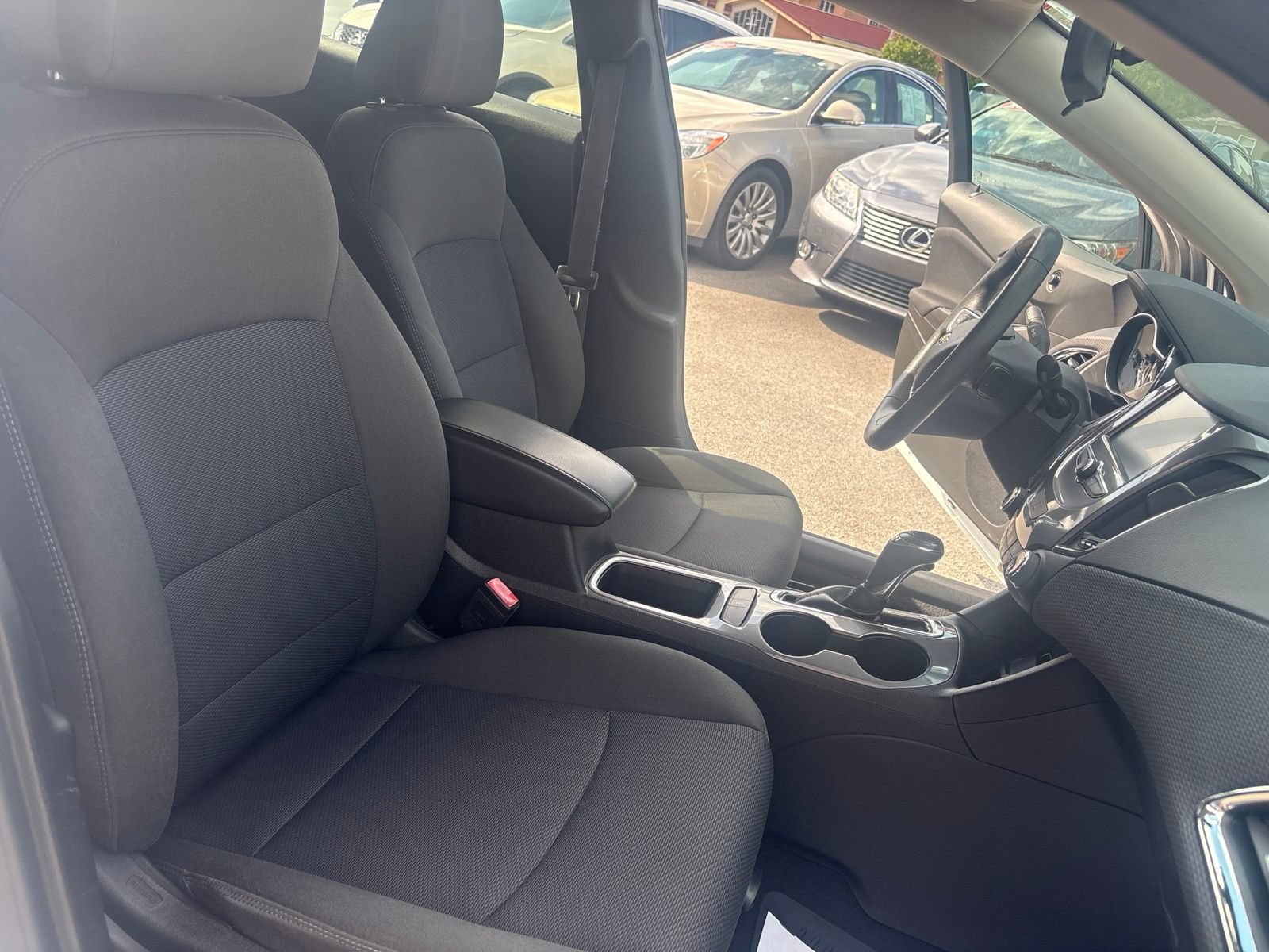 Used 2017 Chevrolet Cruze LT w/ Convenience Package FWD image 19