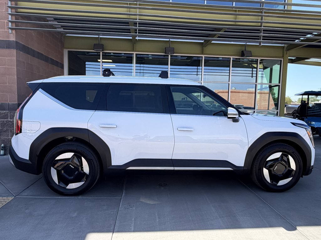 Used 2025 Kia EV9 Wind AWD/4WD image 9