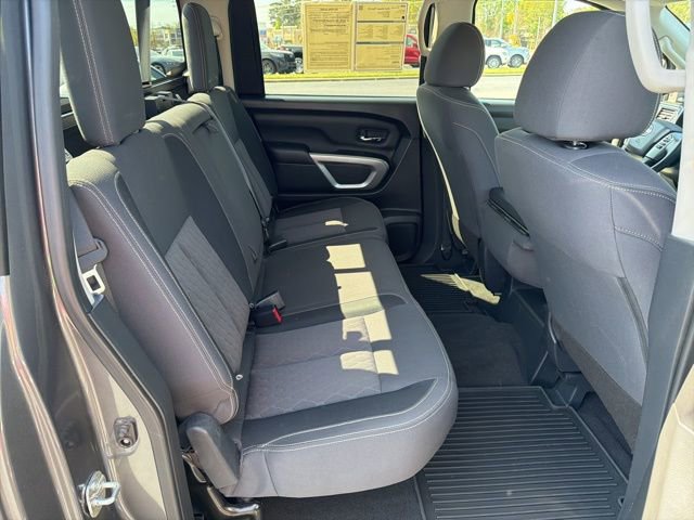 Used 2022 Nissan Titan SV image 21