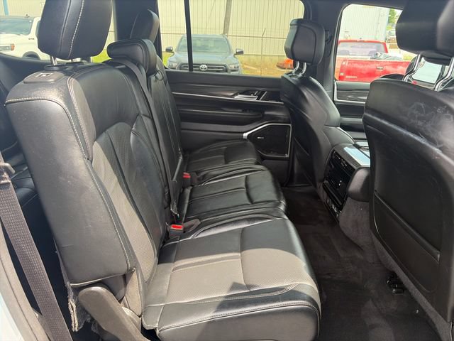 Used 2022 Jeep Wagoneer Series III AWD/4WD image 31