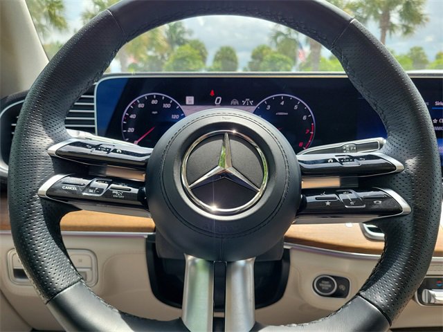 Used 2024 Mercedes-Benz GLS 580 4MATIC image 15