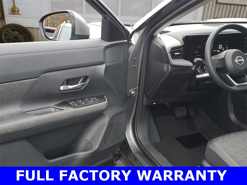 Used 2025 Nissan Kicks SV w/ SV Premium Package image 28