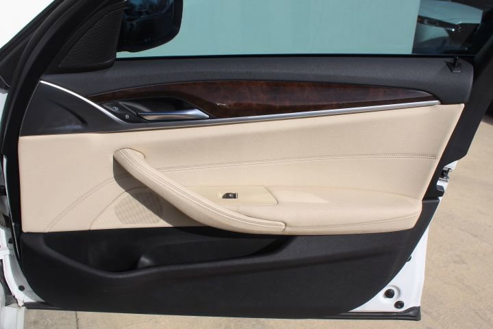 Used 2020 BMW 530e xDrive w/ Premium Package image 39