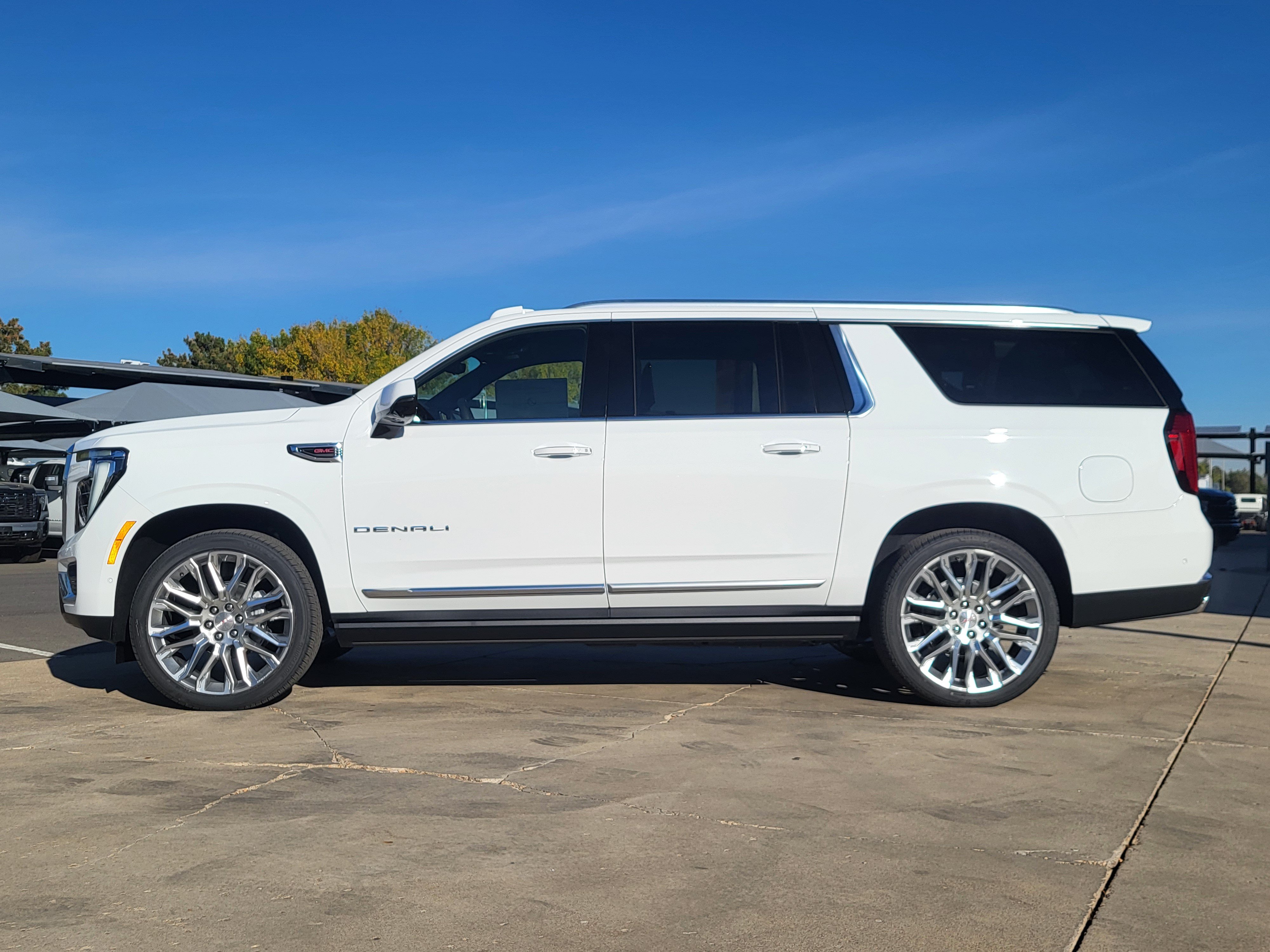 New 2027 GMC Yukon XL Denali w/ Denali Reserve Package AWD/4WD image 2