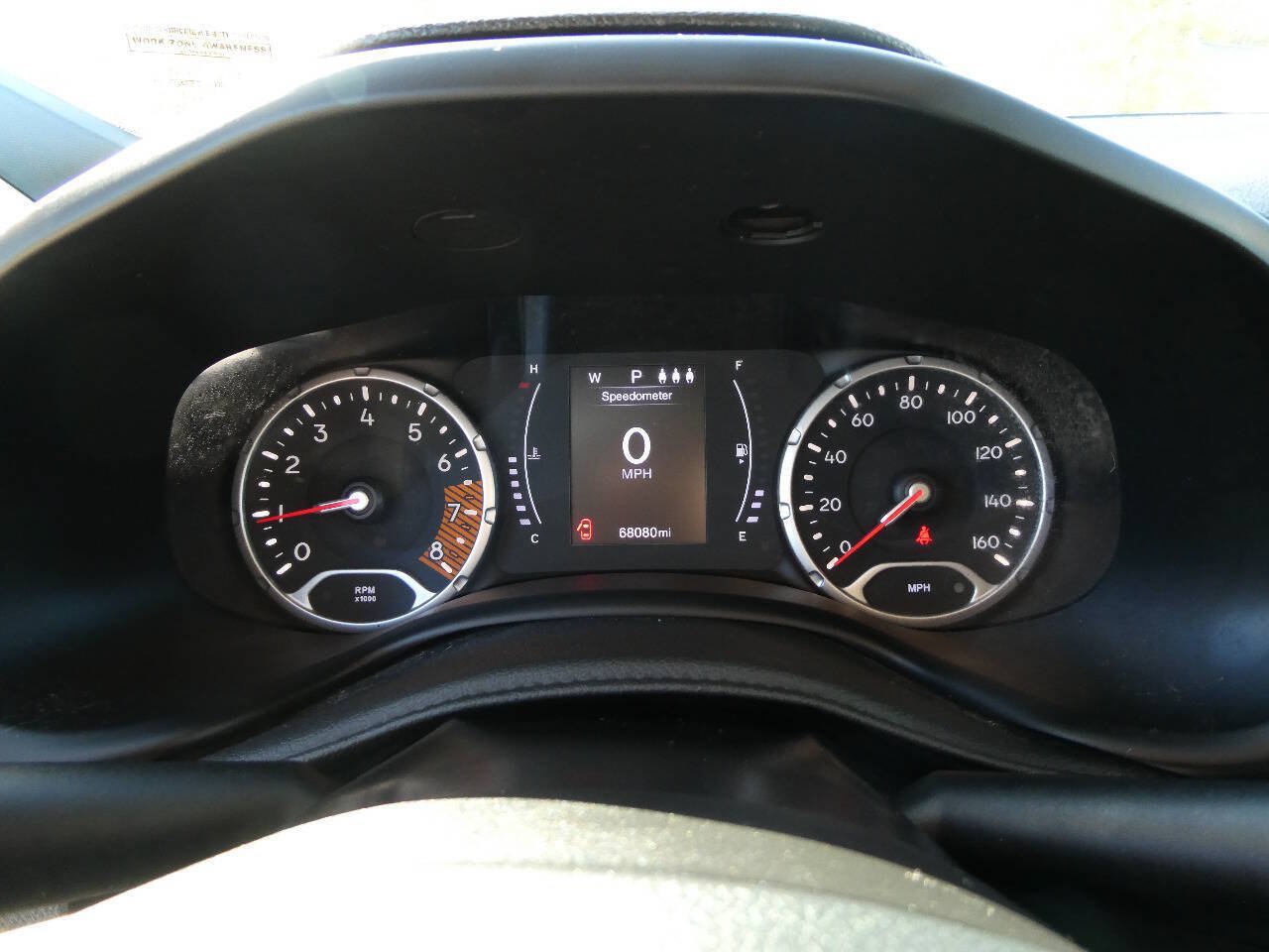 Used 2019 Jeep Renegade Latitude w/ Cold Weather Group FWD image 14