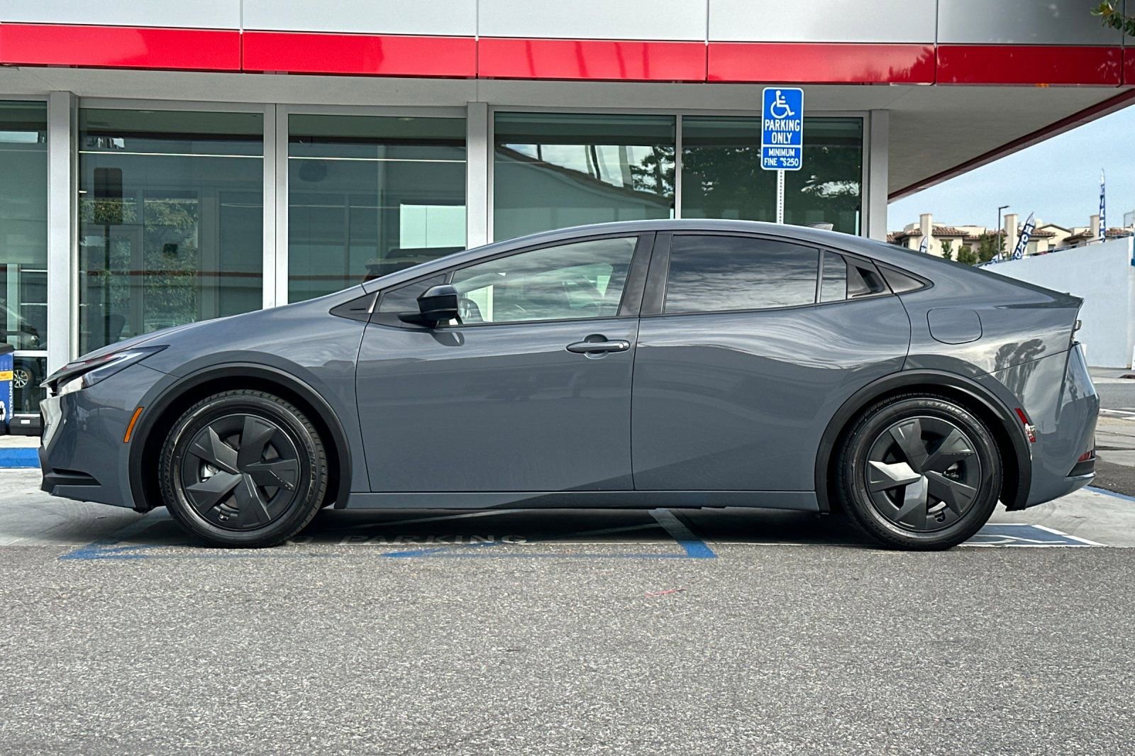 Used 2026 Toyota Prius Plug-In Hybrid FWD image 7