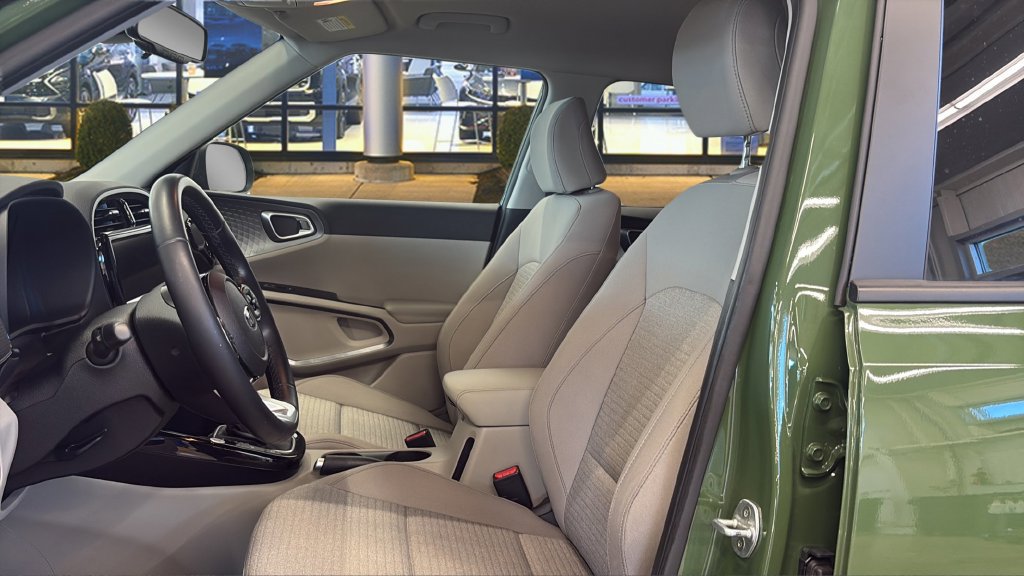 Used 2020 Kia Soul EX FWD image 17
