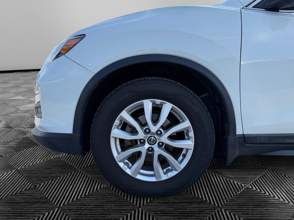 Used 2017 Nissan Rogue SV w/ SV Premium Package FWD image 14
