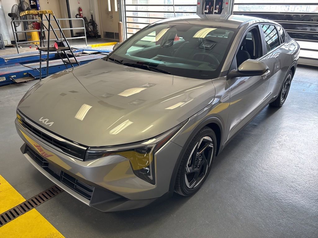 Used 2025 Kia K4 EX image 2