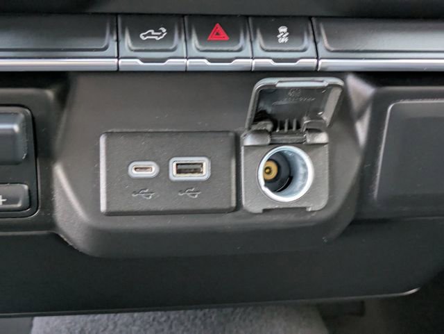 Used 2023 Chevrolet Silverado 2500 Custom w/ Custom Value Package image 26