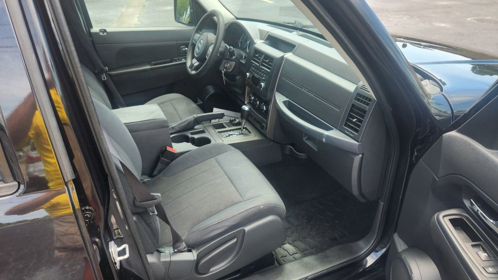 Used 2012 Jeep Liberty Sport AWD/4WD image 18