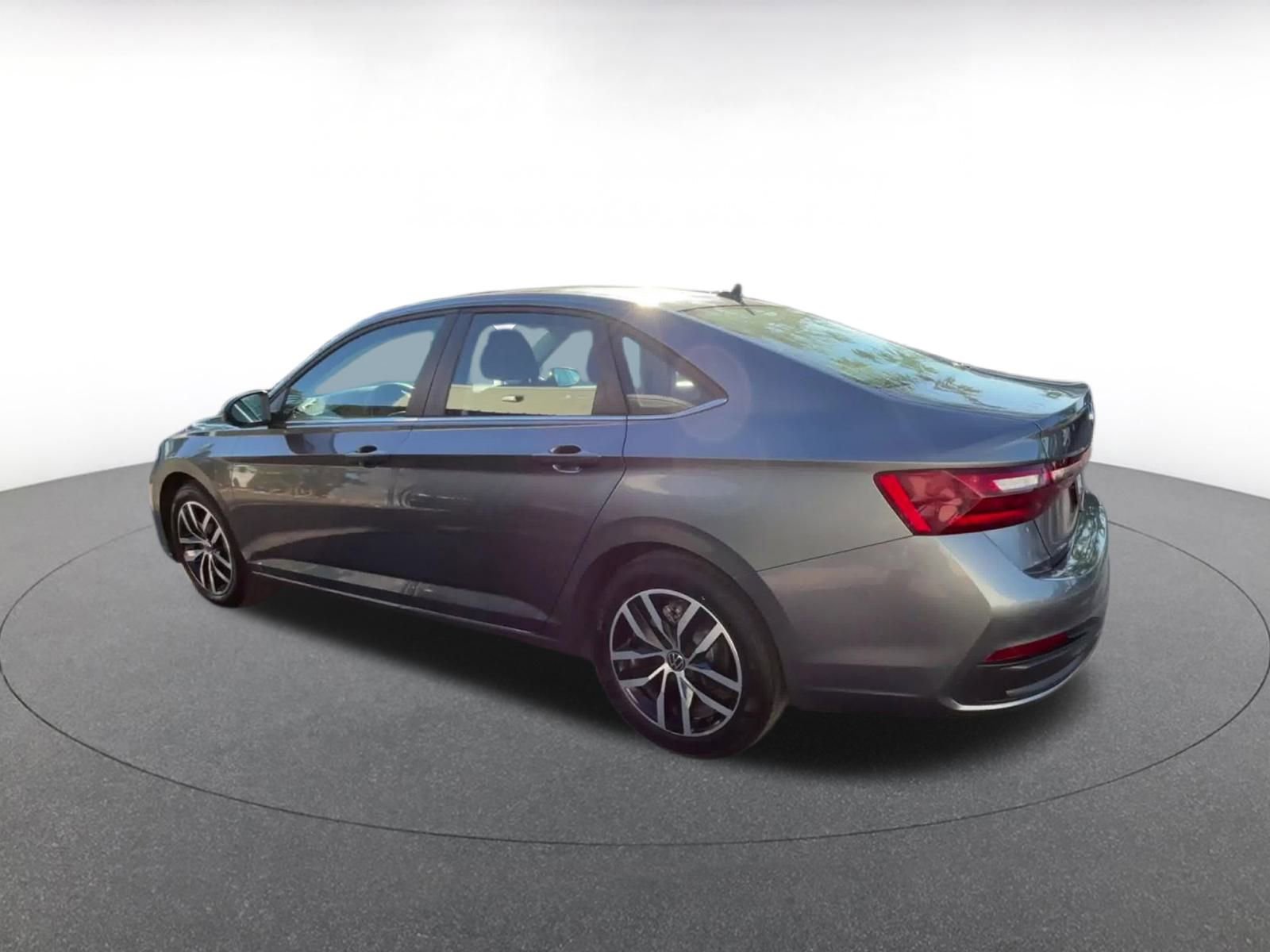 Used 2025 Volkswagen Jetta SE image 10