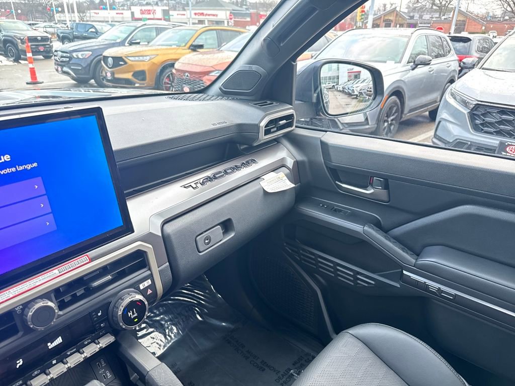 Used 2025 Toyota Tacoma TRD Sport image 28