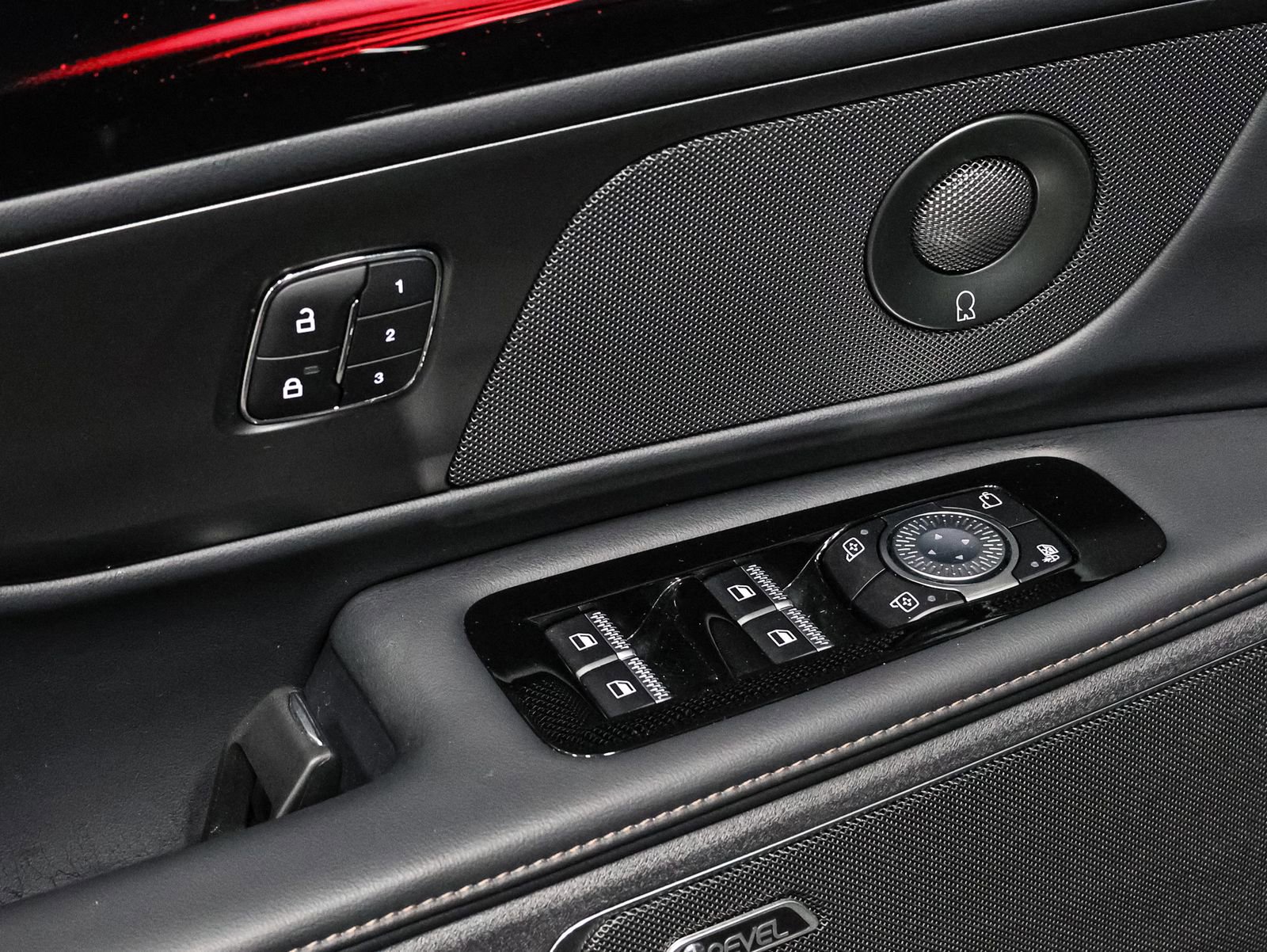 Used 2025 Lincoln Nautilus Reserve w/ Jet Appearance Package image 21