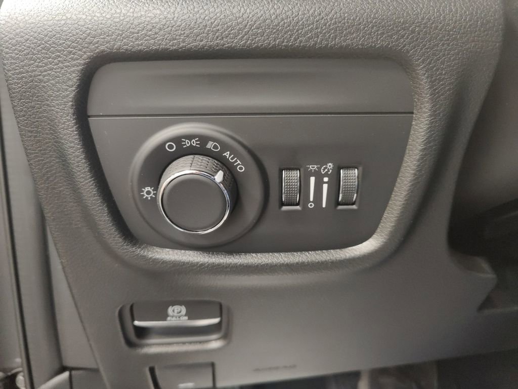 New 2025 Jeep Grand Cherokee L Altitude image 29