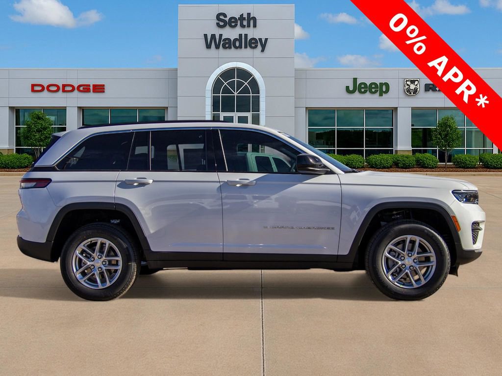 New 2025 Jeep Grand Cherokee Laredo X image 8