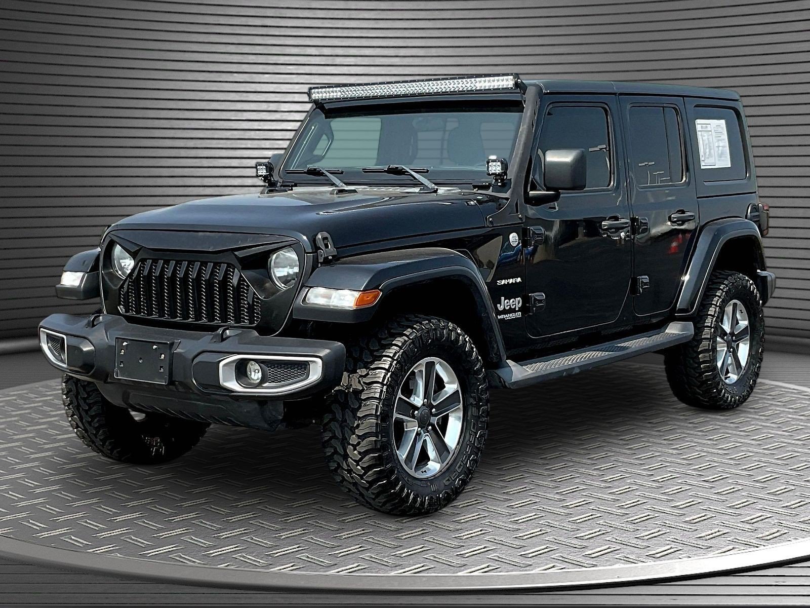 Used 2019 Jeep Wrangler Unlimited Sahara AWD/4WD image 3