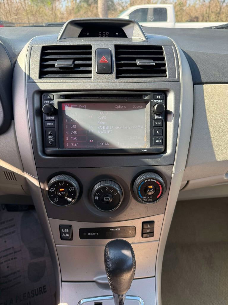 Used 2013 Toyota Corolla image 25