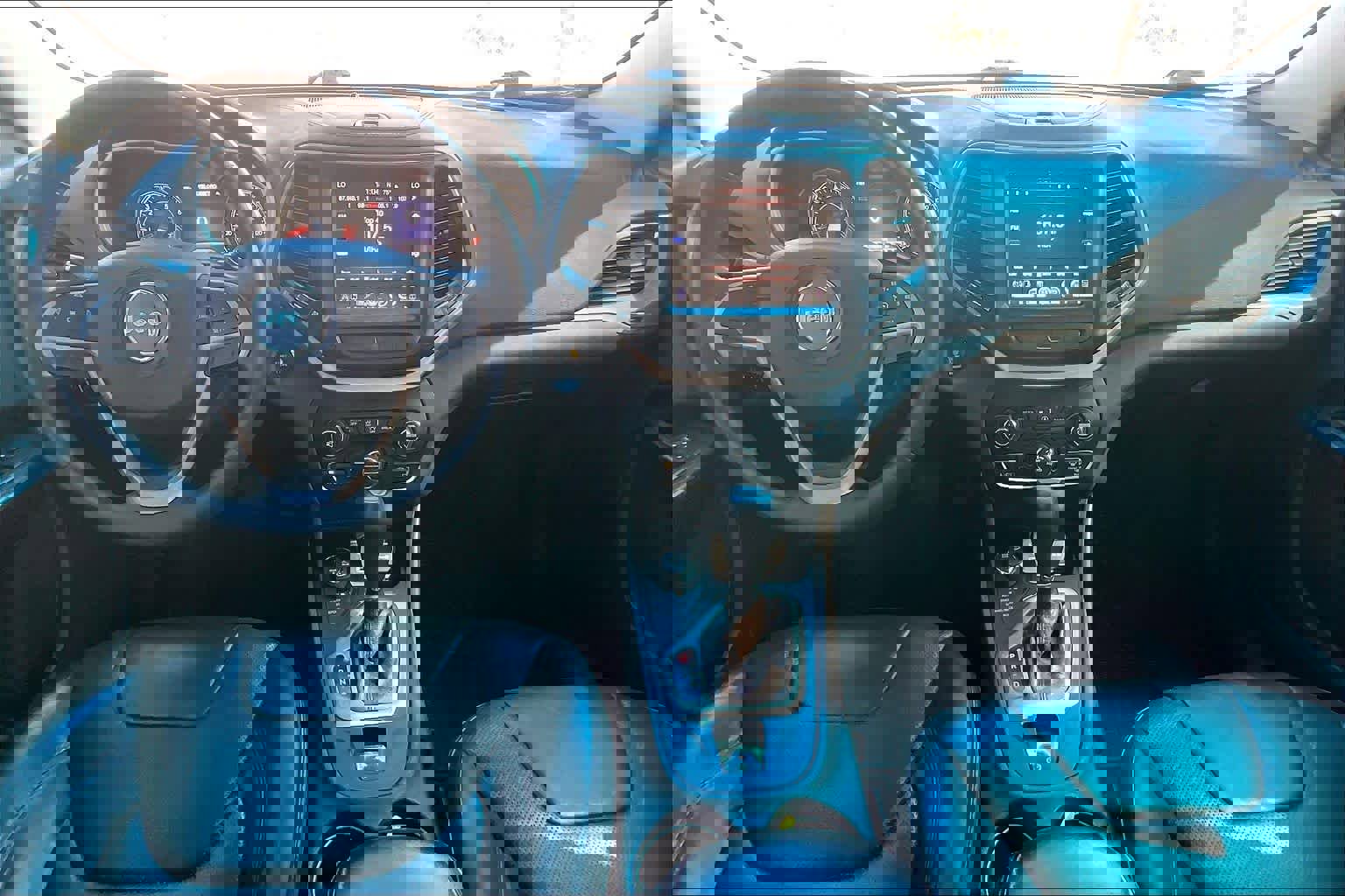 Used 2015 Jeep Cherokee Trailhawk w/ Comfort/Convenience Group image 16