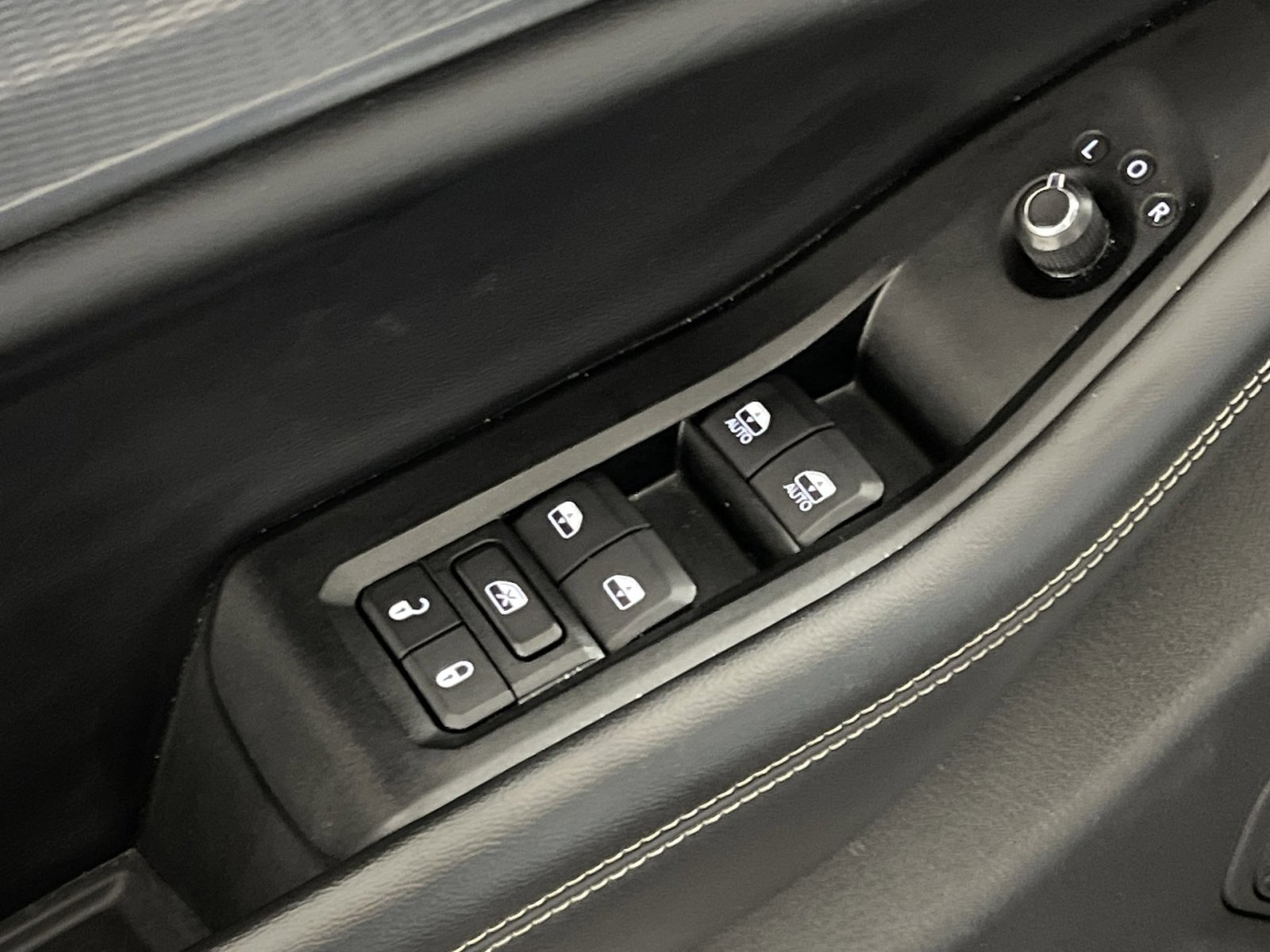 Used 2023 Jeep Grand Cherokee L Laredo image 13