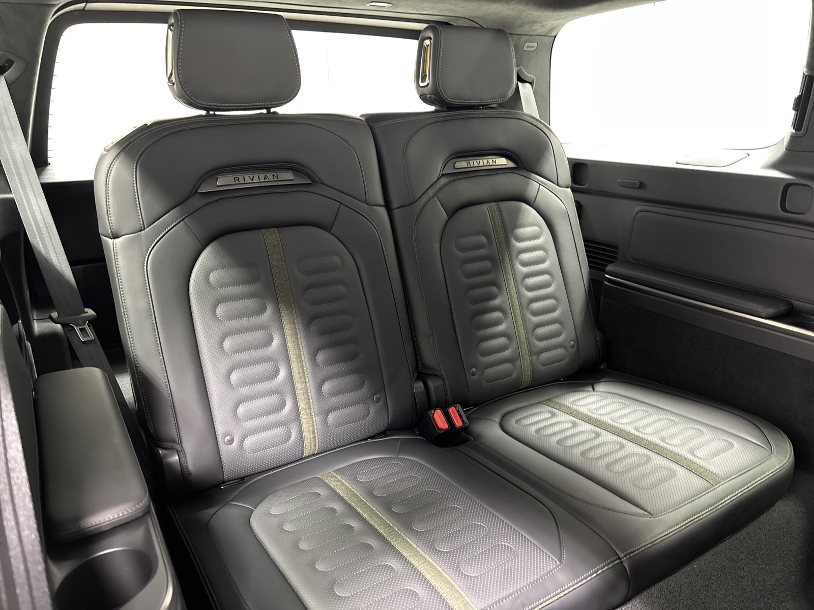 Used 2025 Rivian R1S Adventure AWD/4WD image 22