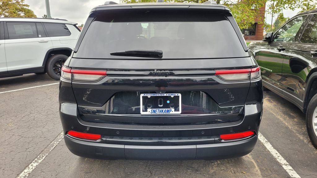 Used 2022 Jeep Grand Cherokee Altitude image 5