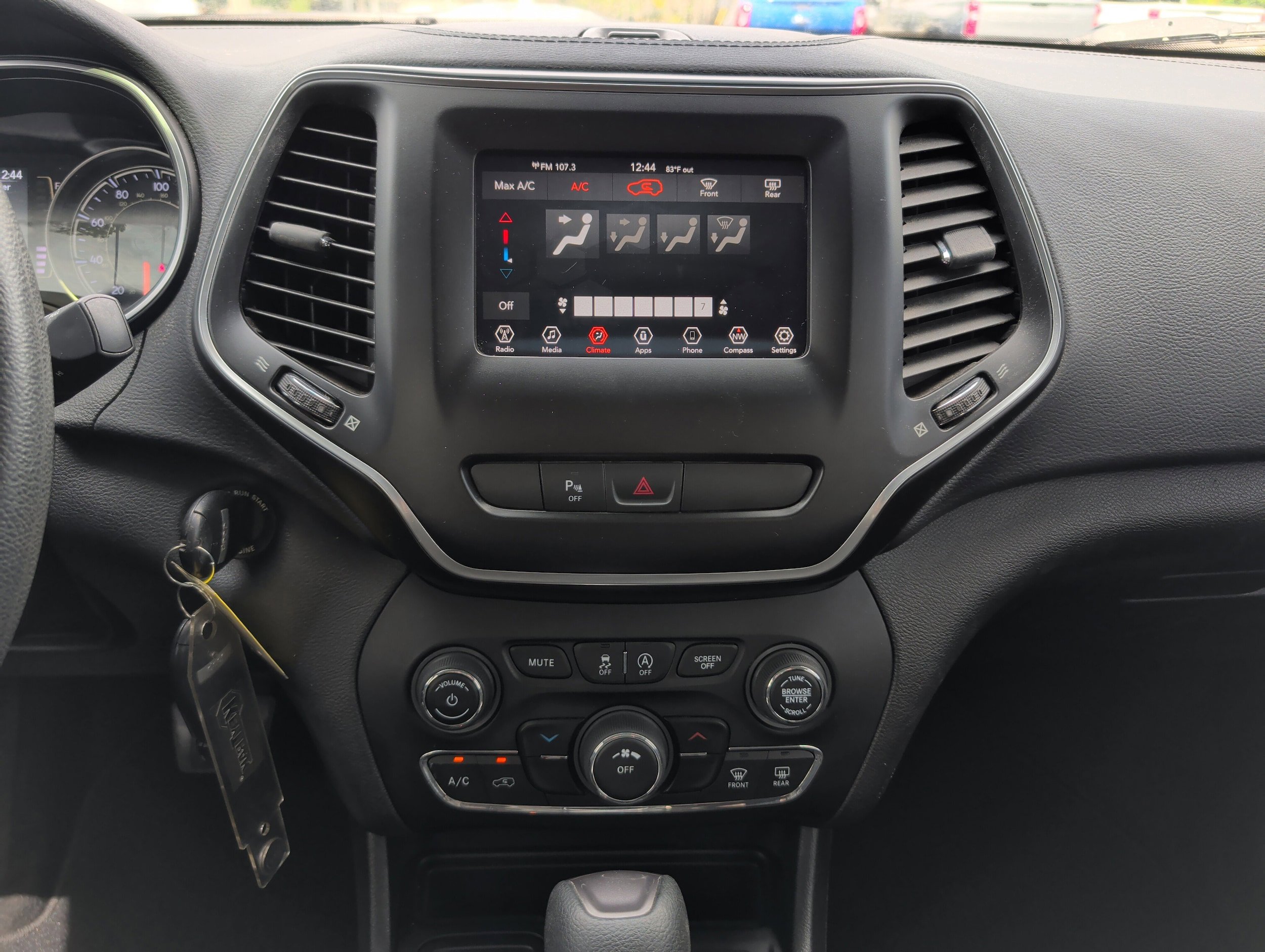 Used 2020 Jeep Cherokee Latitude FWD image 24