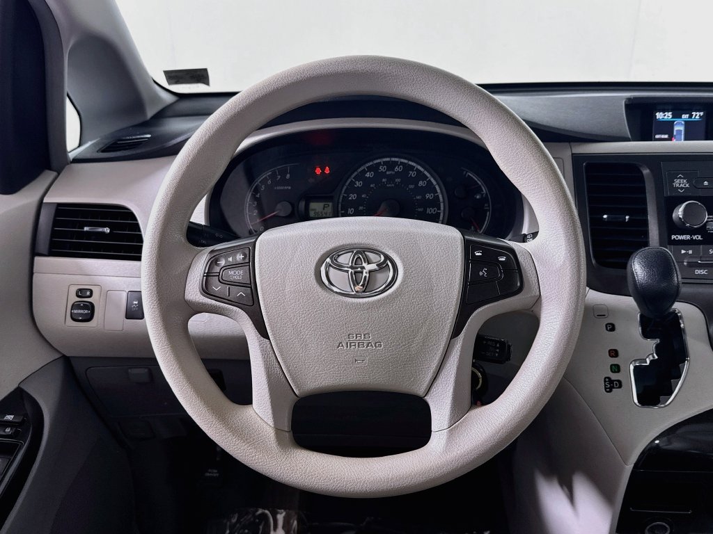 Used 2014 Toyota Sienna LE FWD image 11
