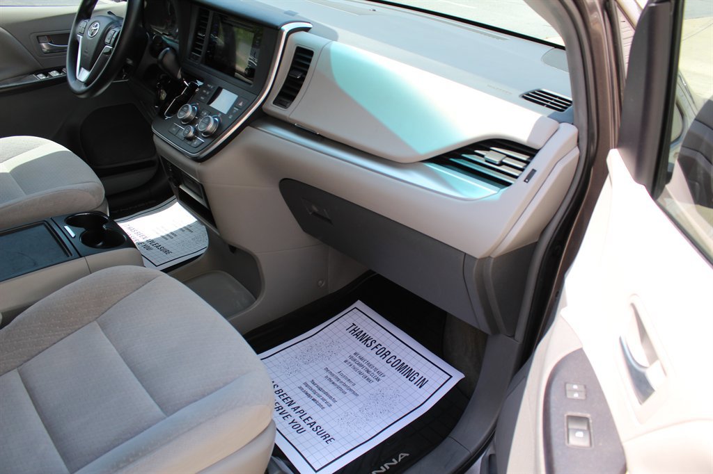 Used 2015 Toyota Sienna LE image 13