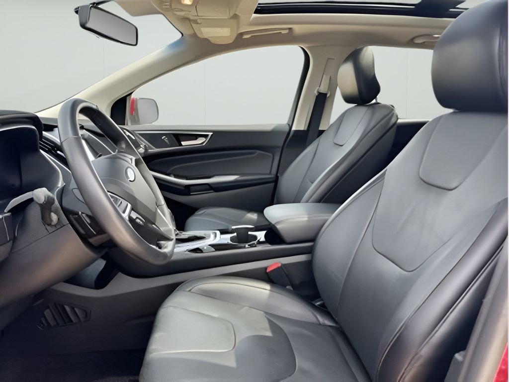 Used 2017 Ford Edge Titanium w/ Equipment Group 301A image 6