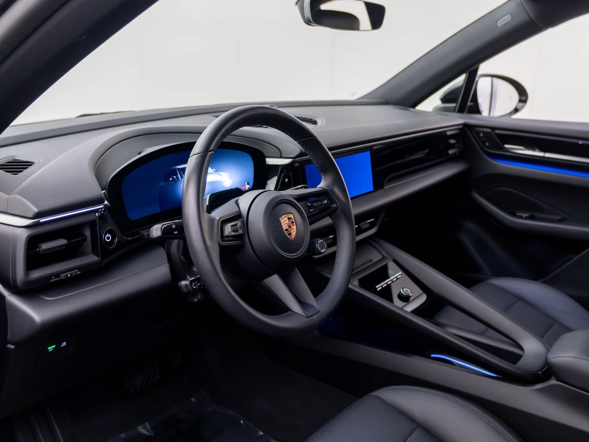 Certified 2026 Porsche Macan 4 Electric AWD/4WD image 4