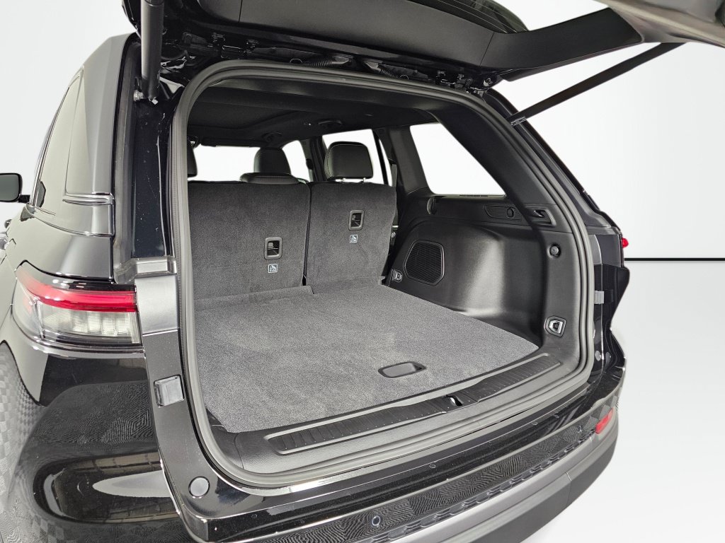 New 2026 Jeep Grand Cherokee Limited AWD/4WD image 17