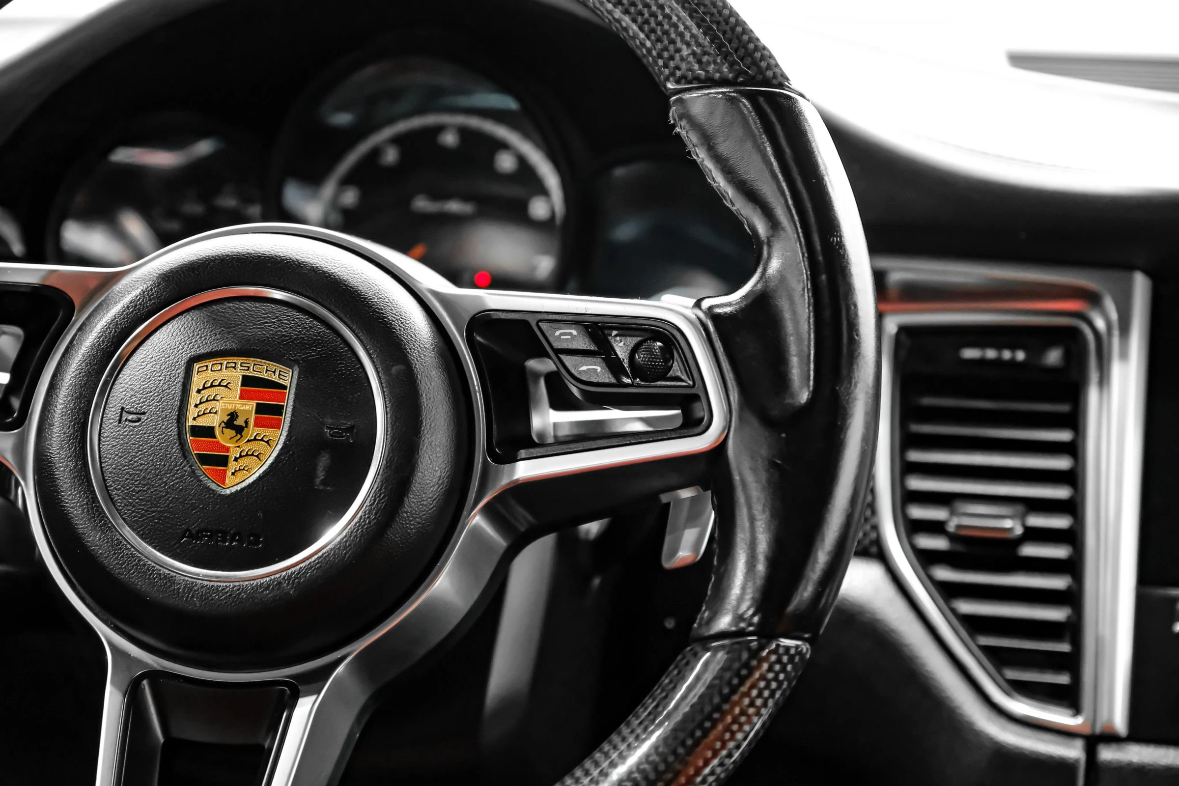 Used 2017 Porsche Macan Turbo AWD/4WD image 18