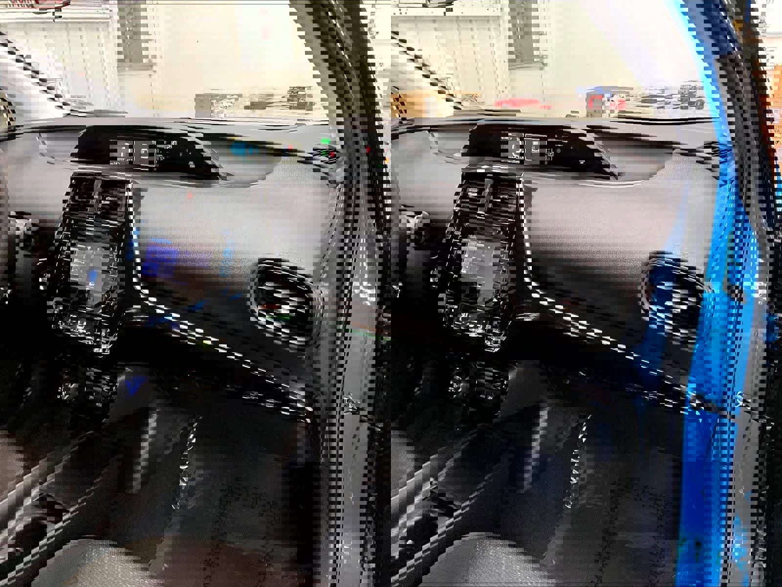 Used 2019 Toyota Prius LE AWD/4WD image 18