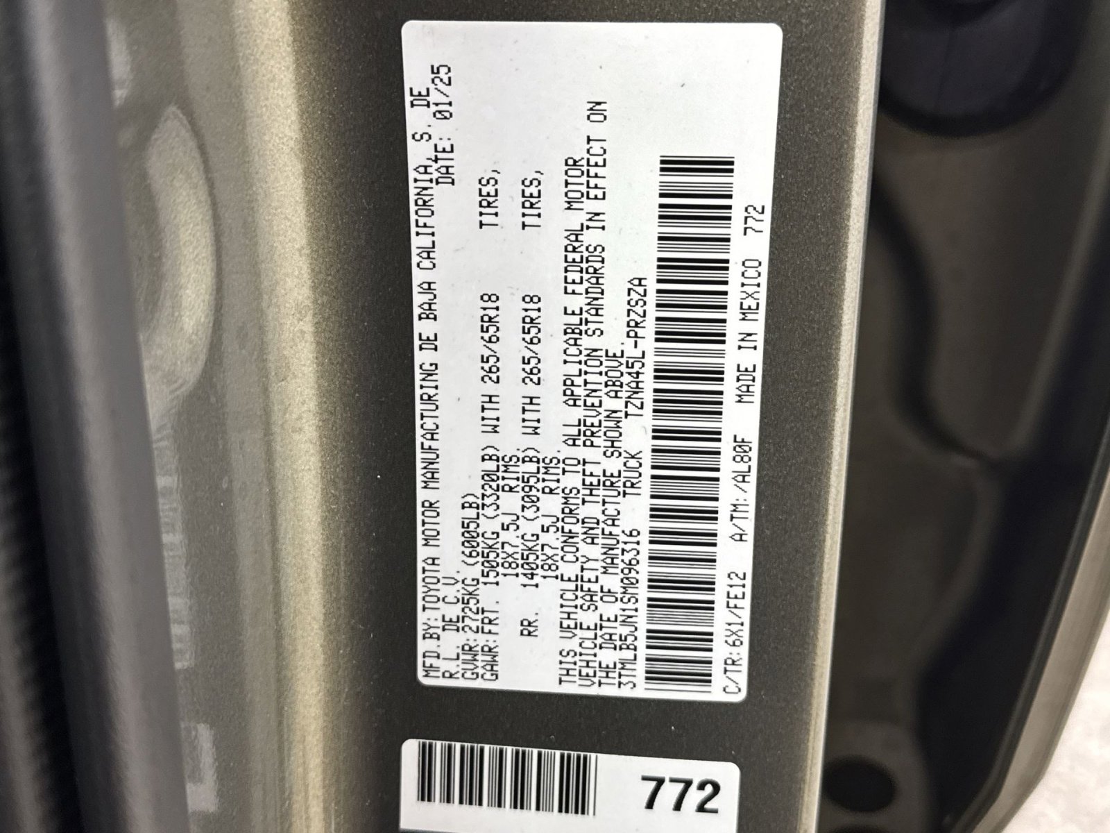 Used 2025 Toyota Tacoma TRD Sport w/ TRD Sport Upgrade Package image 33