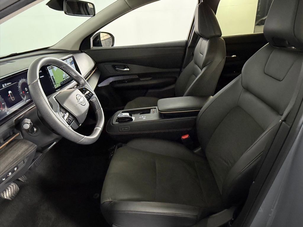 Used 2024 Nissan Ariya AWD image 22